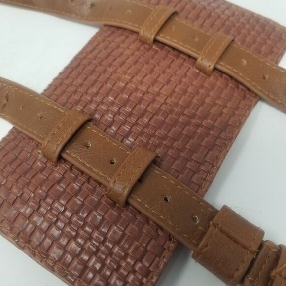 Leather belt pack with name "Lisa" on it. By Starkenburg Company. - Picture 11 of 15